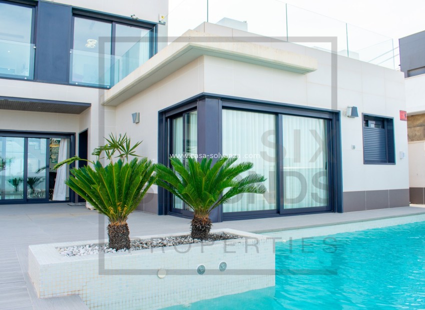 Resale - Independent villa - San Miguel de Salinas - Urbanizaciones