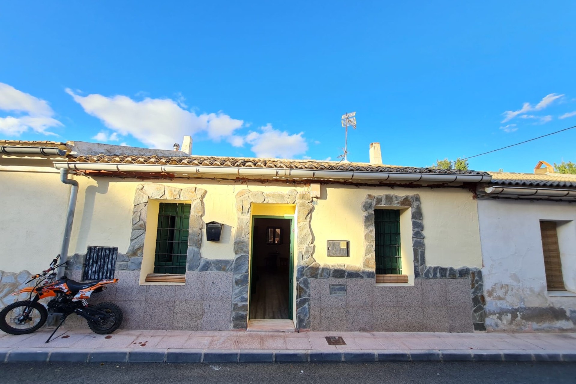 Resale - Townhouse - Algueña - Inland