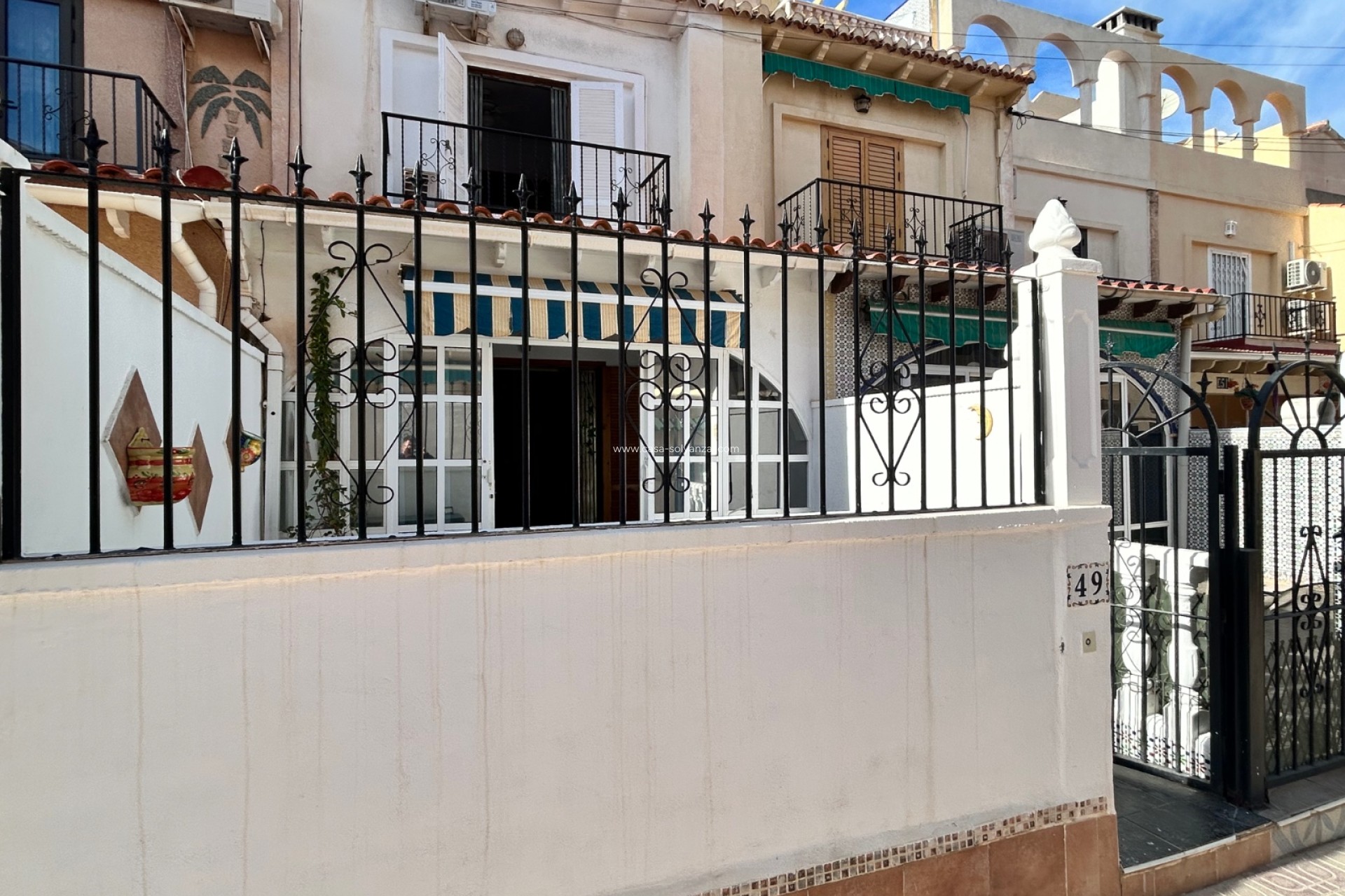 Resale - Townhouse - El Chaparral - Inland