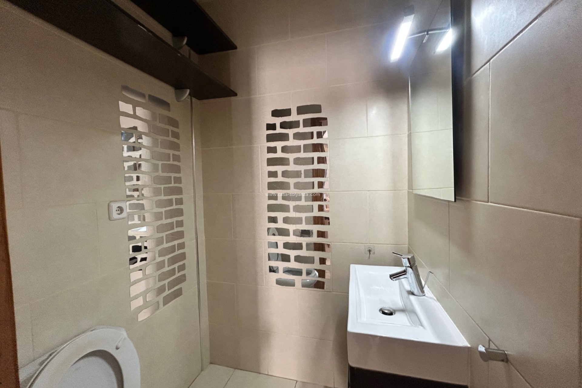 Resale - Townhouse - El Chaparral - Inland