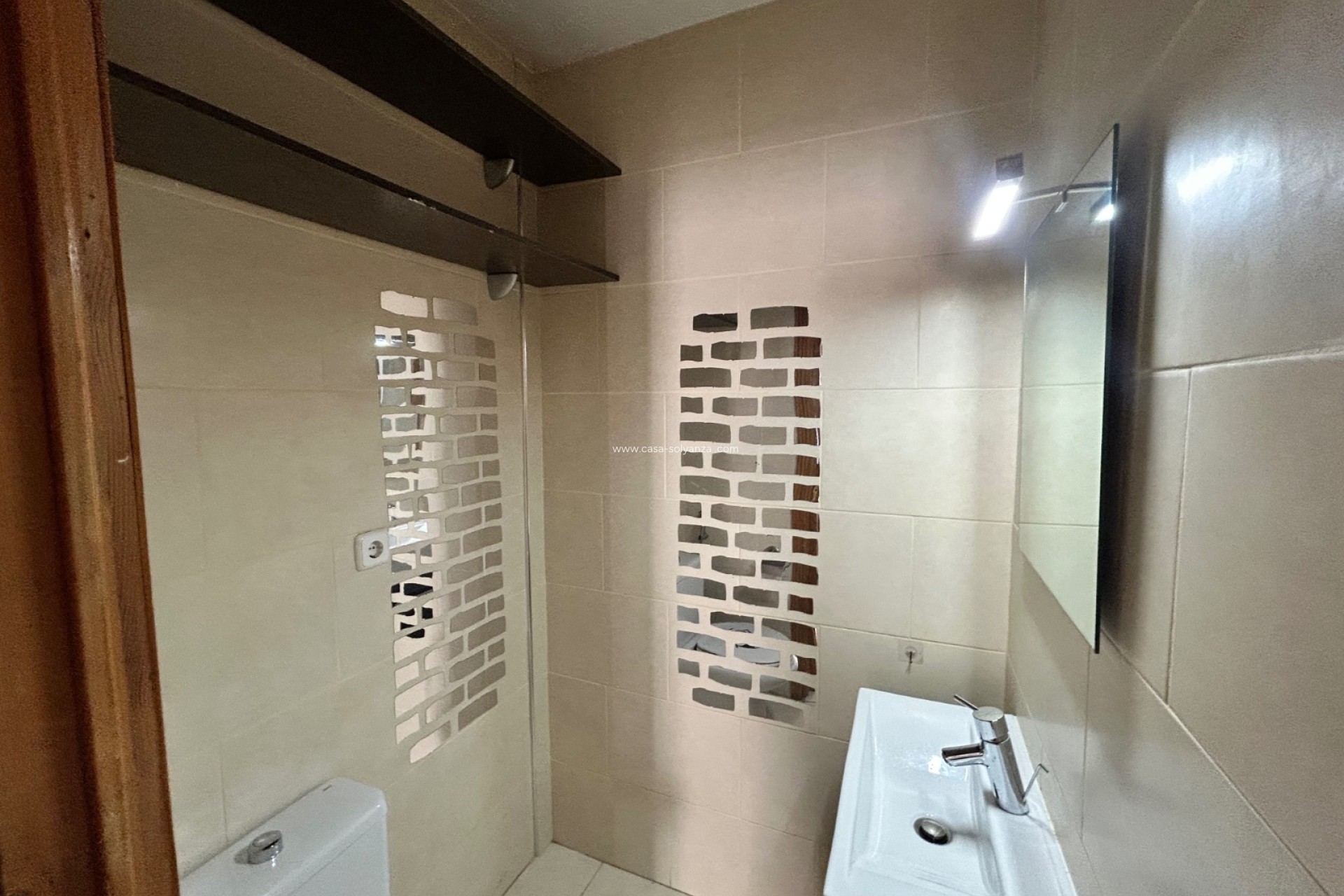 Resale - Townhouse - El Chaparral - Inland