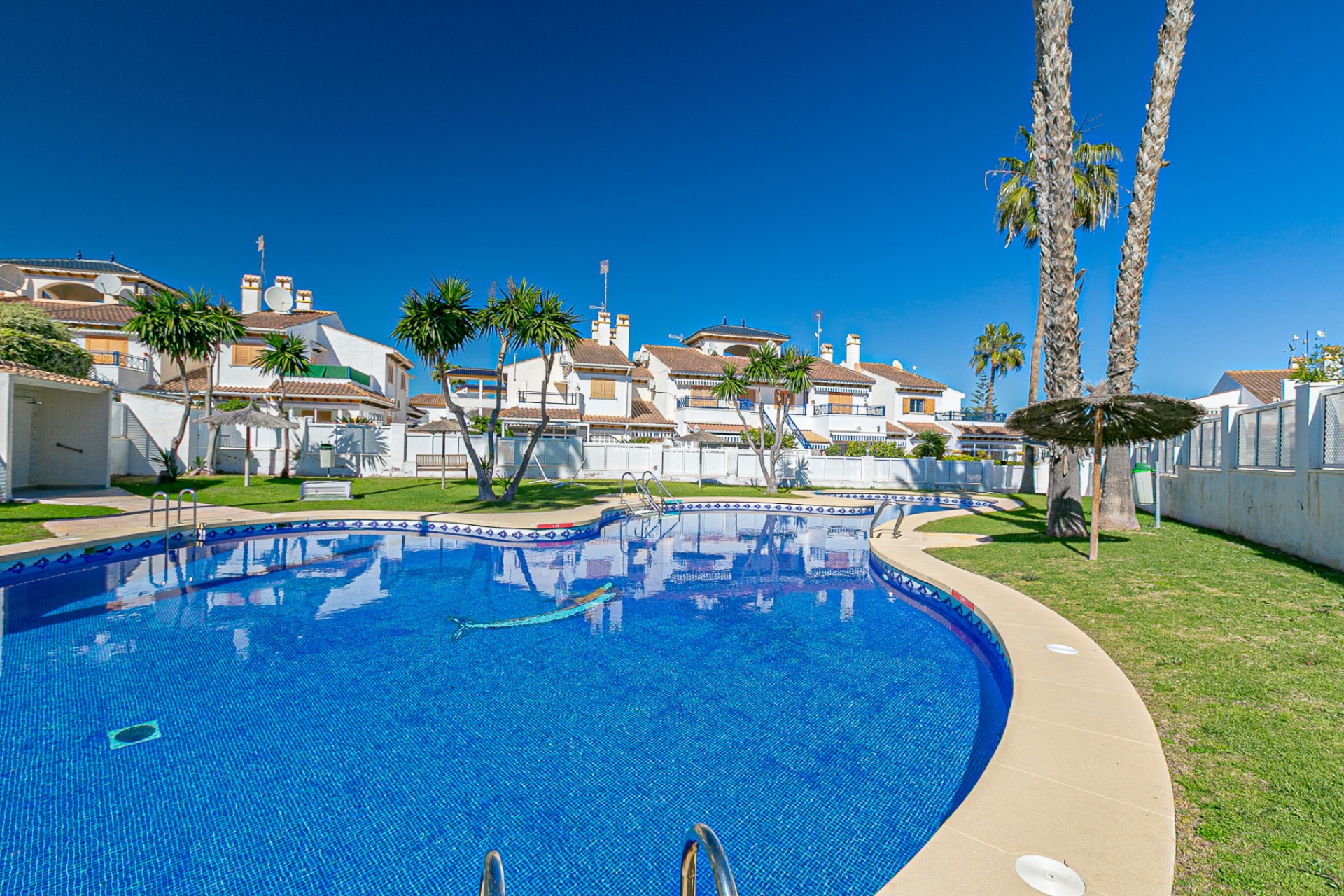 Resale - Townhouse - Mil Palmeras - Riomar