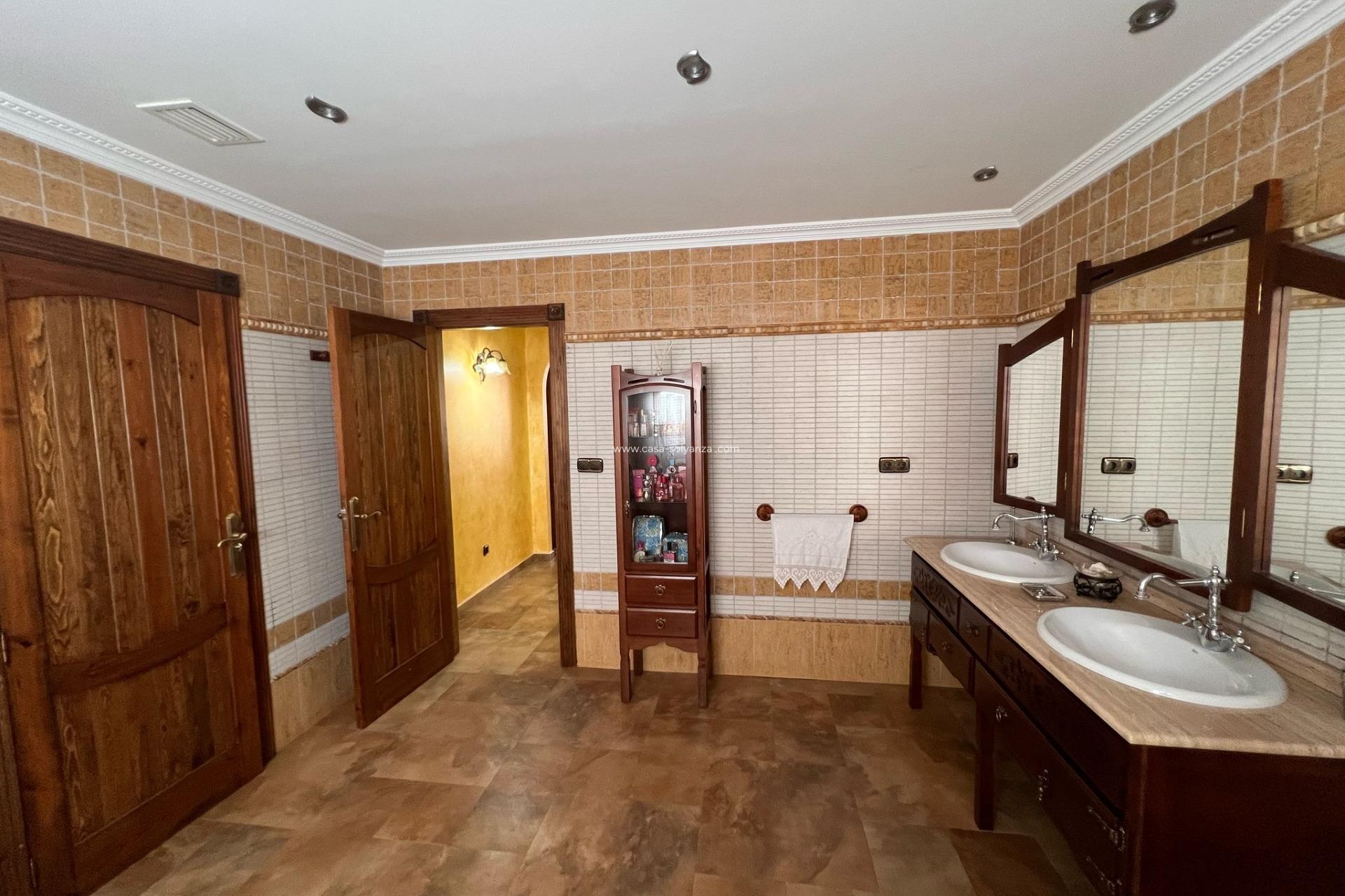 Resale - Townhouse - Redován