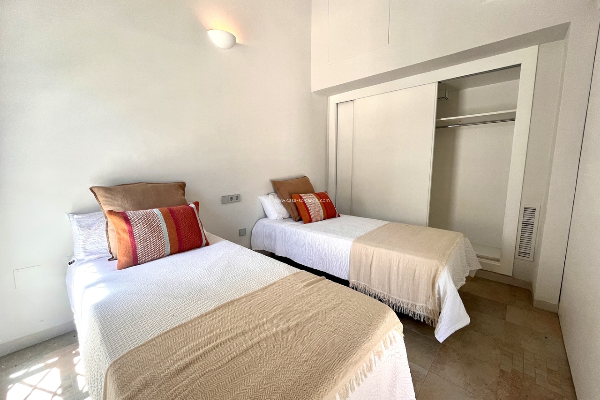 Resale - Townhouse - Sucina - Inland