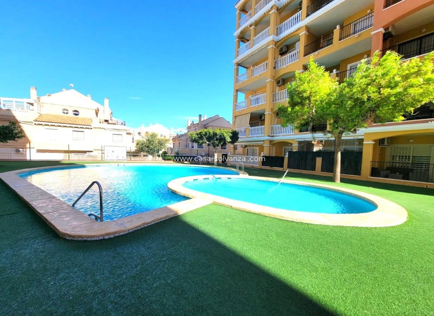 Resale - Townhouse - Torrevieja - Aguas nuevas