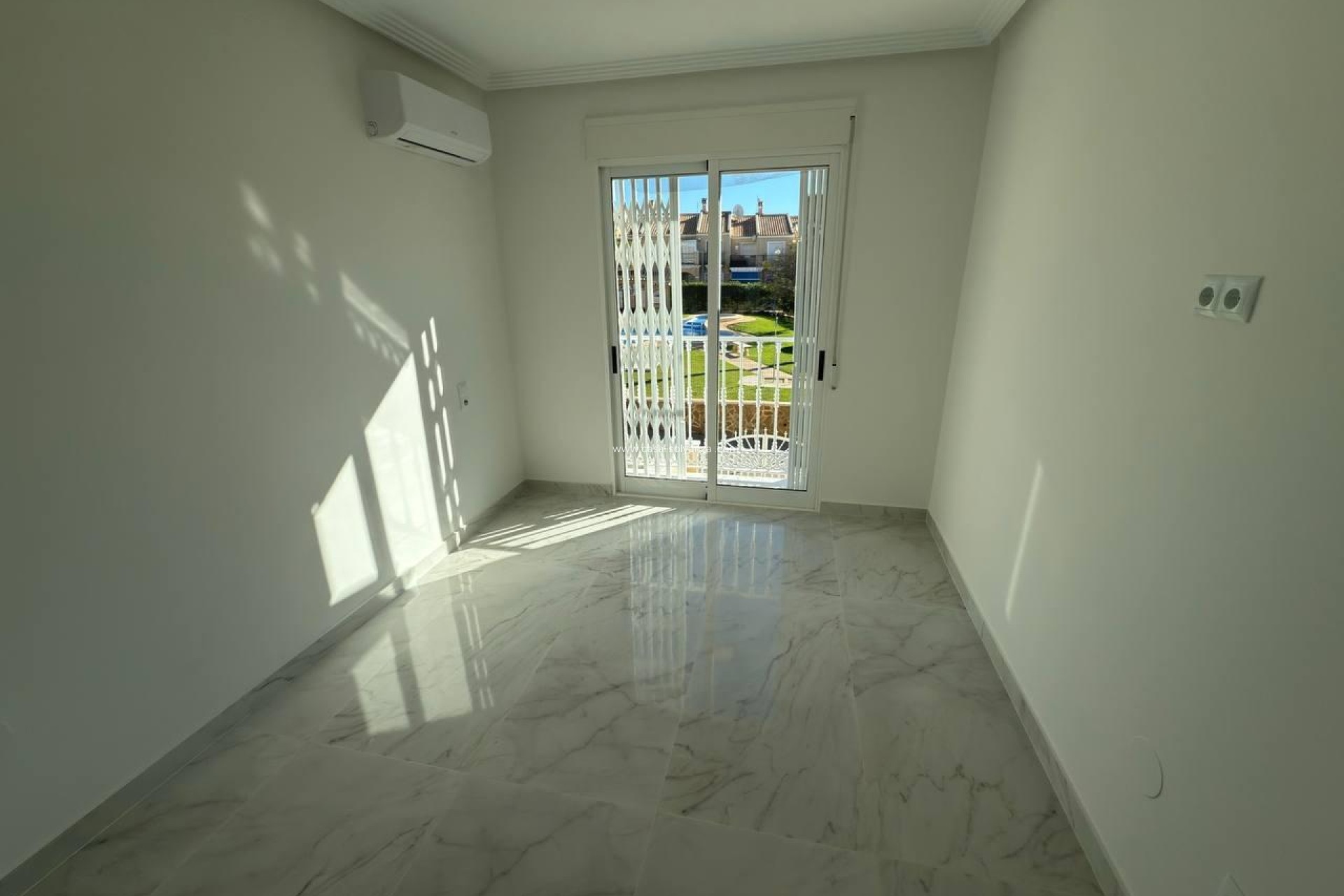 Resale - Townhouse - Torrevieja - Aguas nuevas