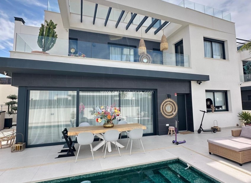 Resale - Villa - Algorfa - La Finca Golf Resort