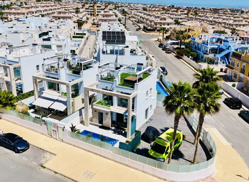 Resale - Villa - Cabo Roig - Costa Blanca