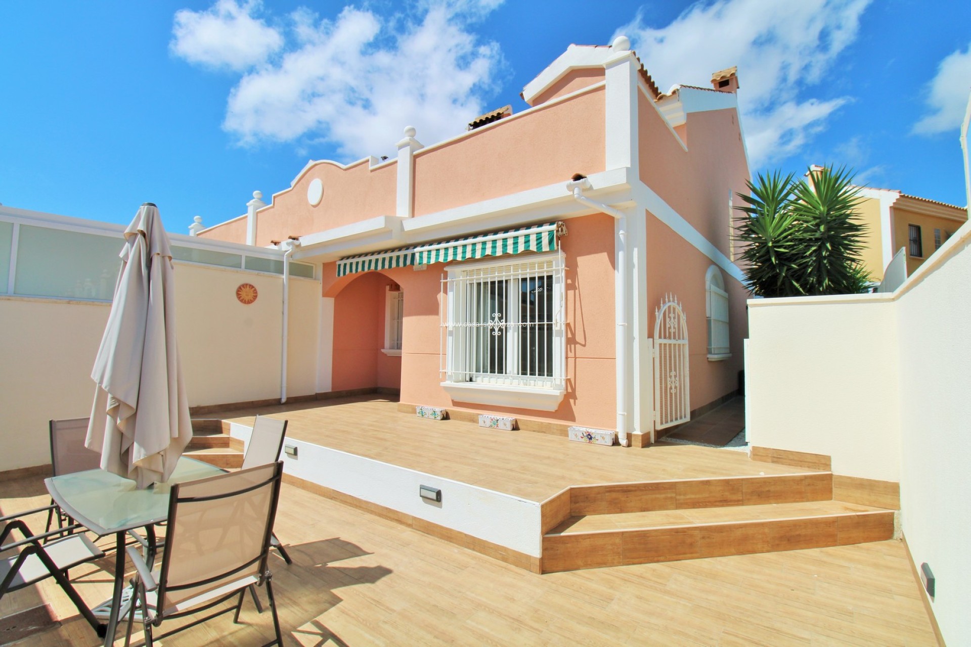 Resale - Villa - Cabo Roig