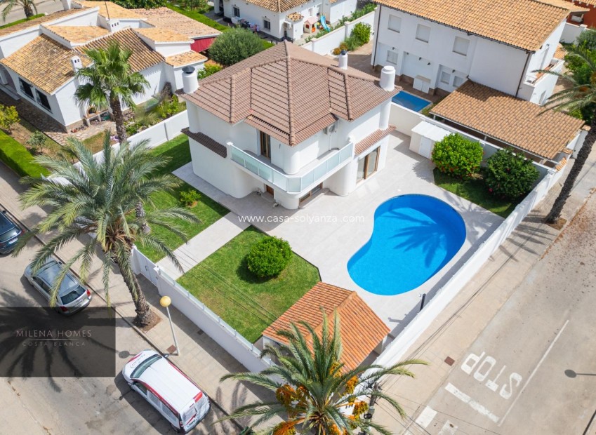 Resale - Villa - Cabo Roig
