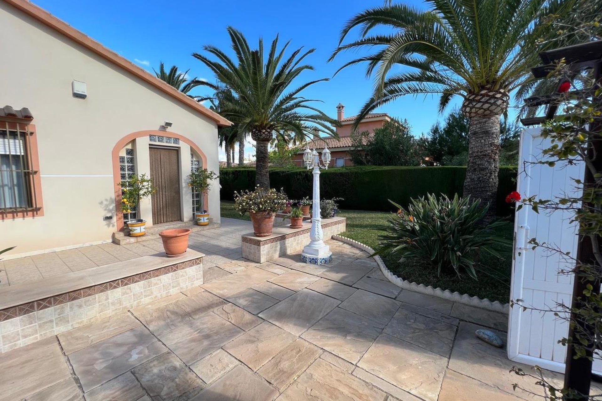 Resale - Villa - Cabo Roig