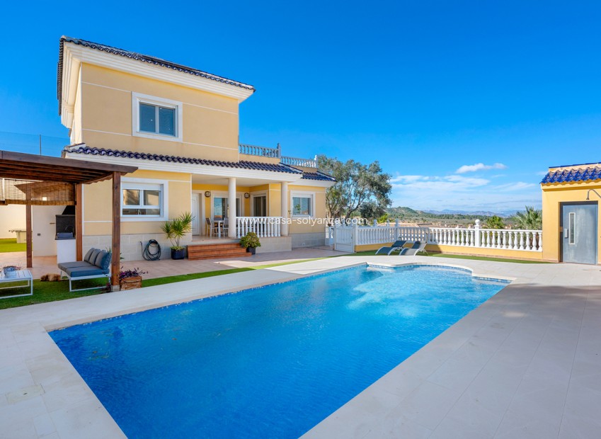 Resale - Villa - Ciudad De Las Comunicaciones - Costa Blanca