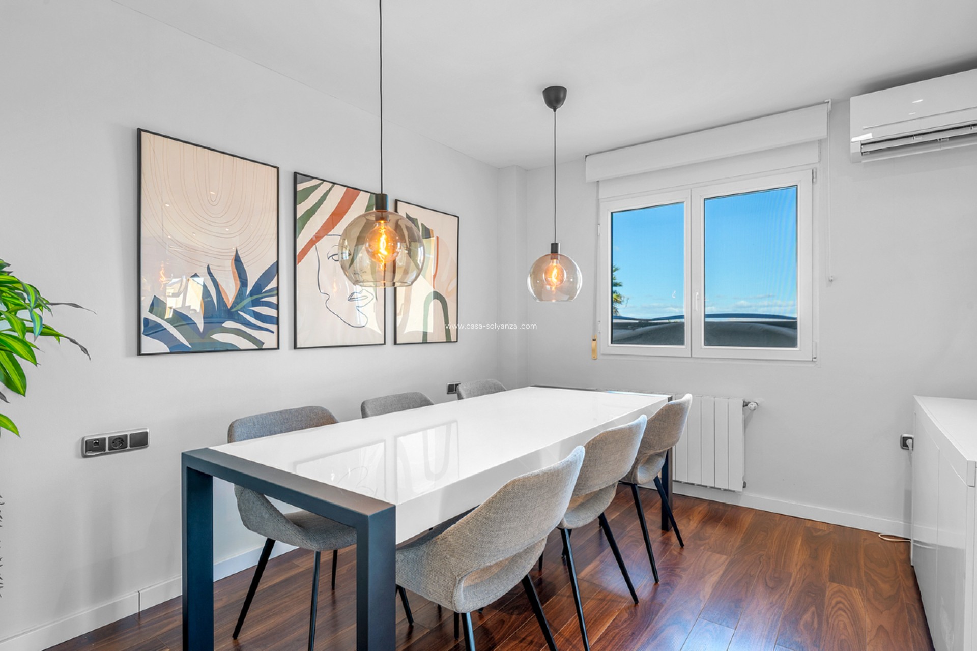 Resale - Villa - Ciudad De Las Comunicaciones - Costa Blanca