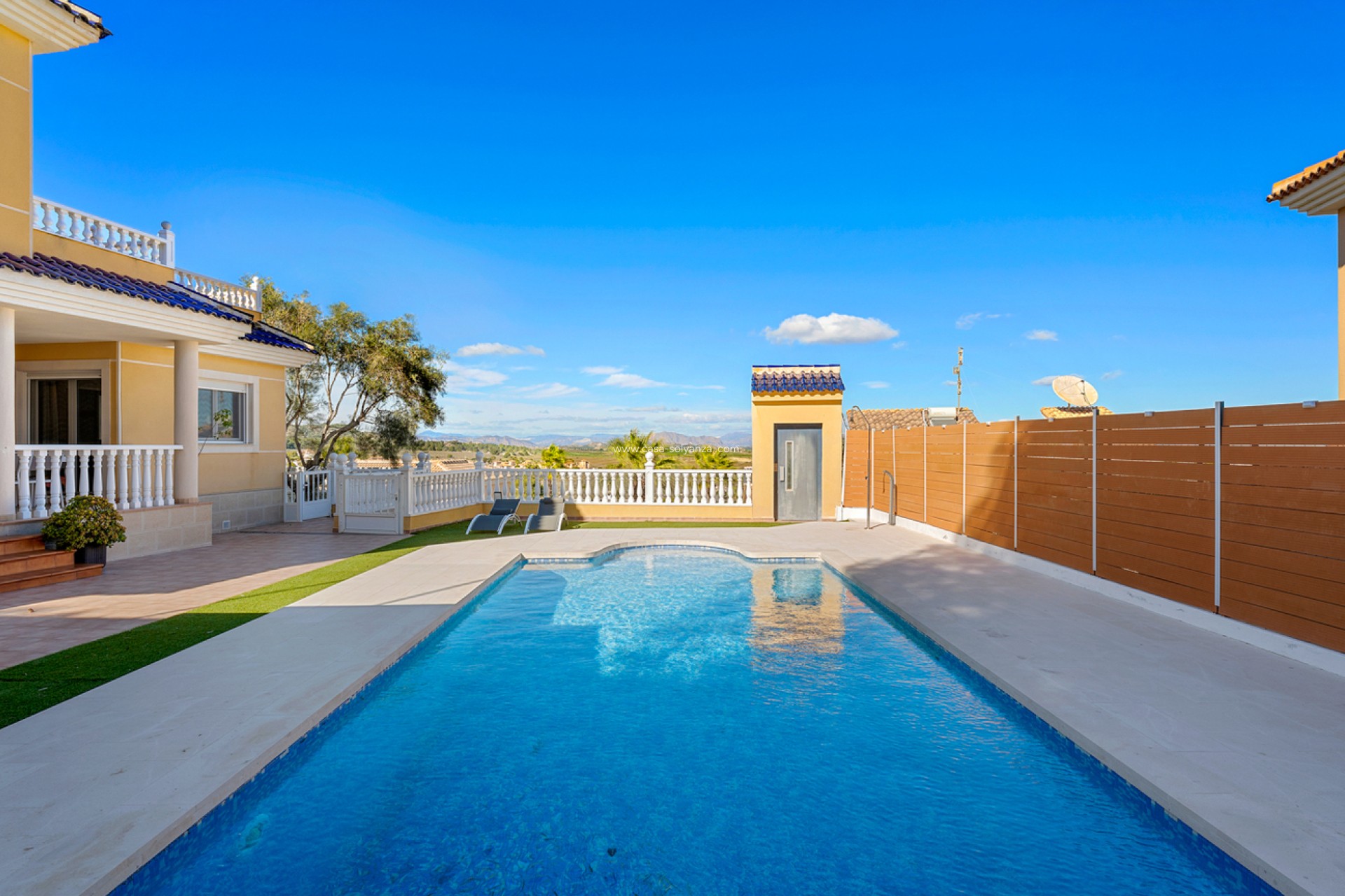 Resale - Villa - Ciudad De Las Comunicaciones - Costa Blanca