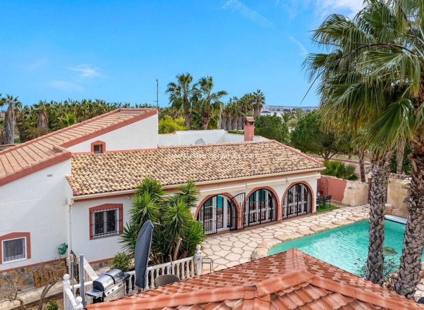 Resale - Villa - Daya Vieja - Costa Blanca