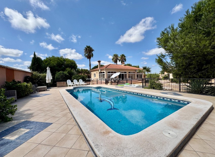 Resale - Villa - Dolores - Cmno. Escorredor