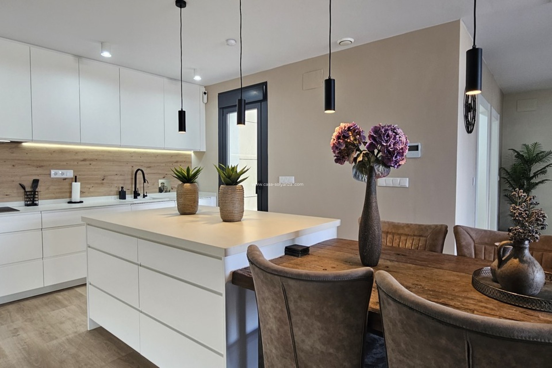 Resale - Villa - Dolores - Sector 4