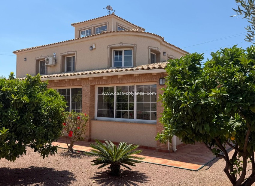 Resale - Villa - El Chaparral - 0