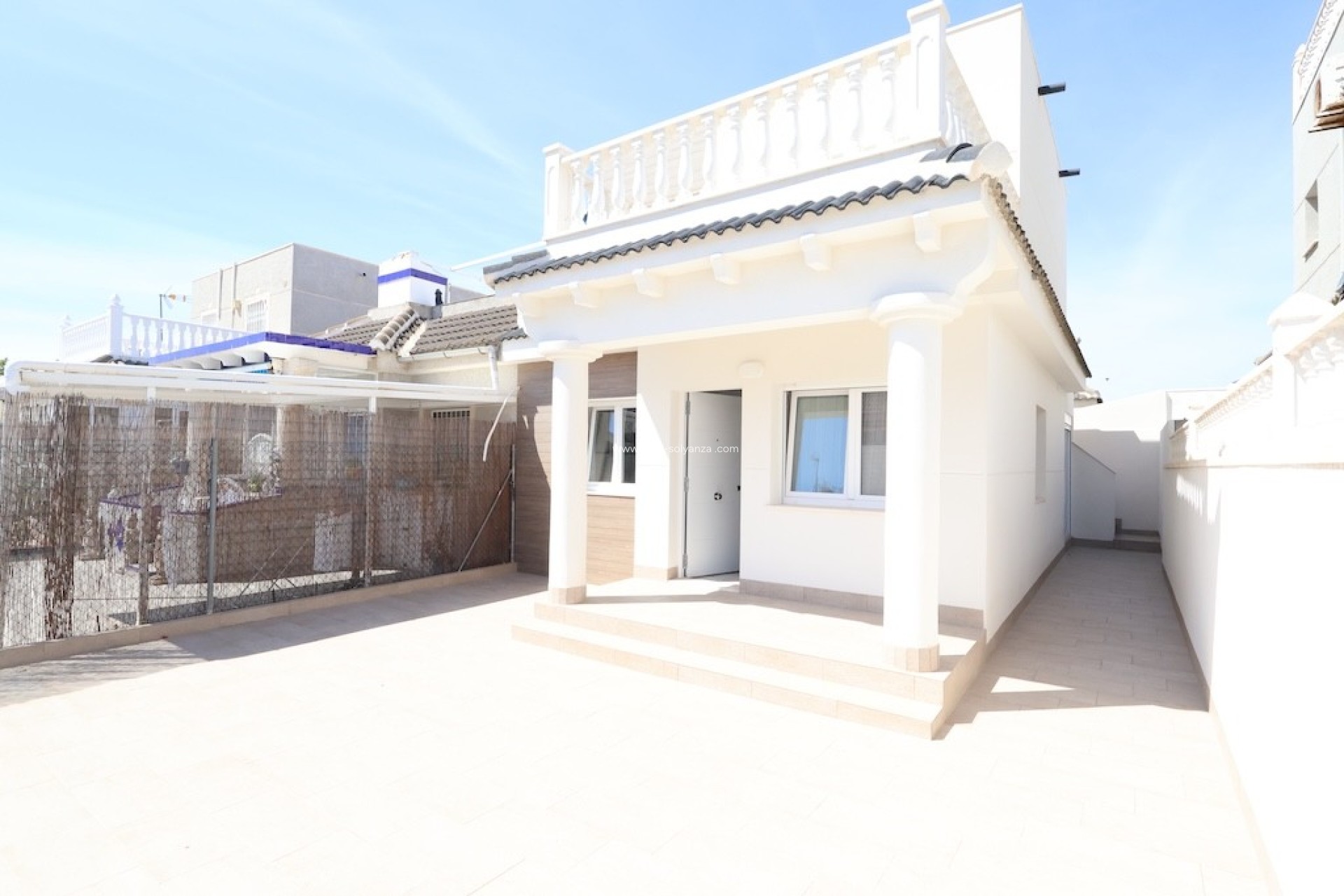 Resale - Villa - El Chaparral - Inland