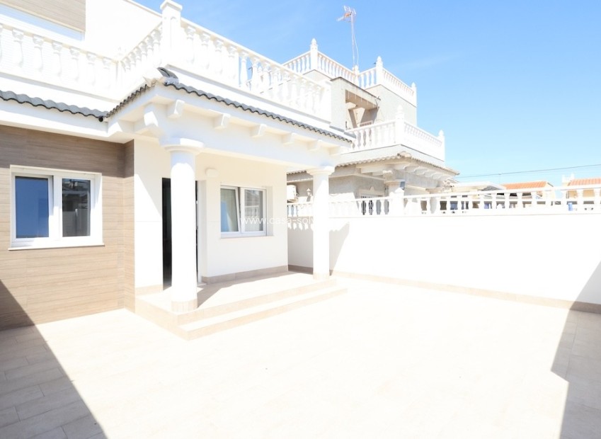 Resale - Villa - El Chaparral - Inland