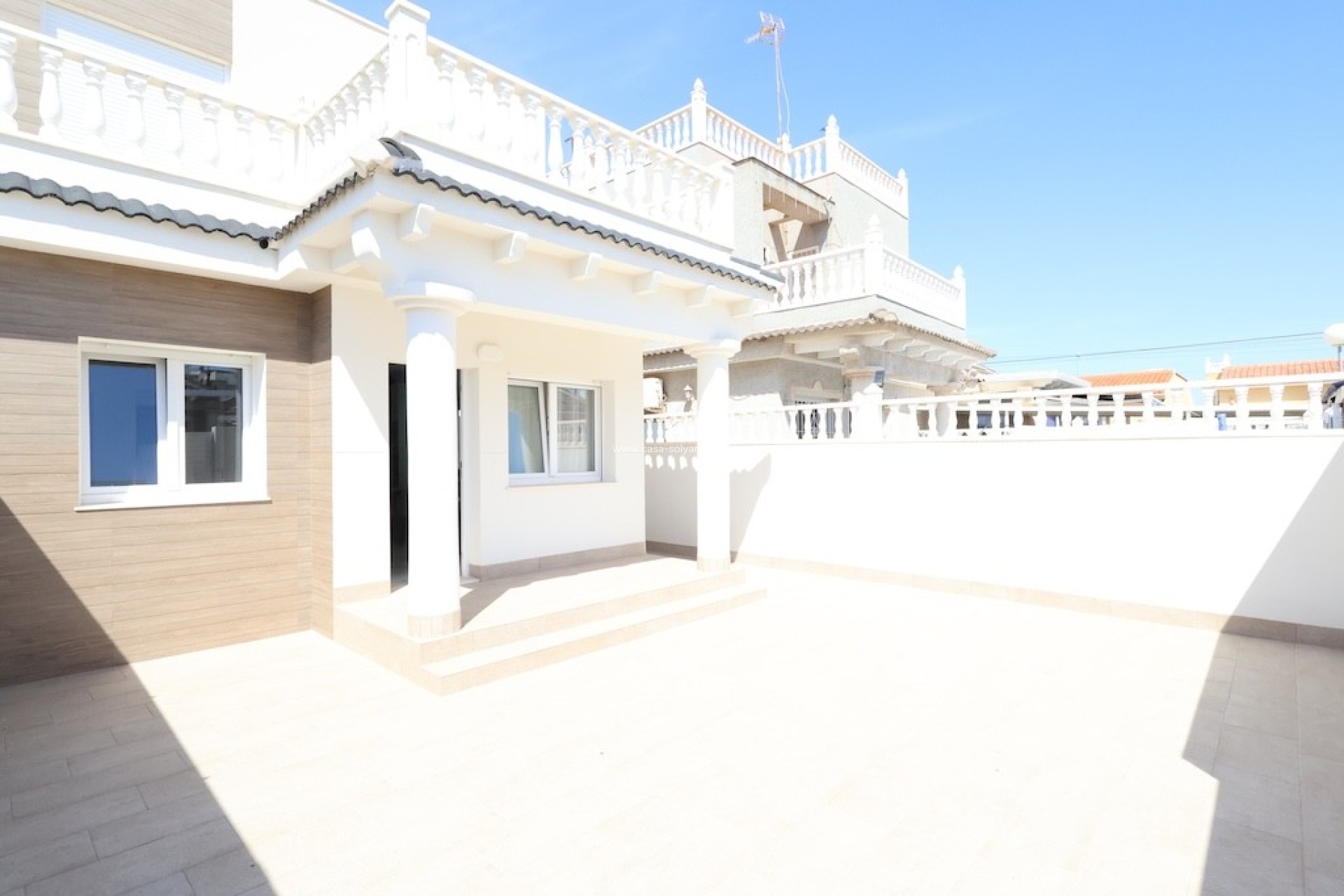 Resale - Villa - El Chaparral - Inland