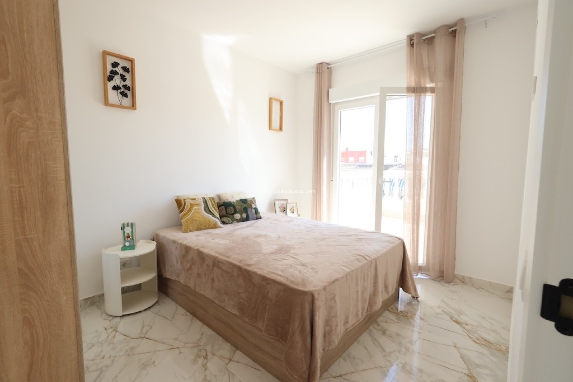 Resale - Villa - El Chaparral - Inland