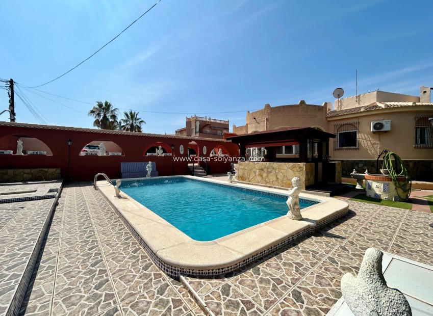Resale - Villa - El Chaparral - Inland