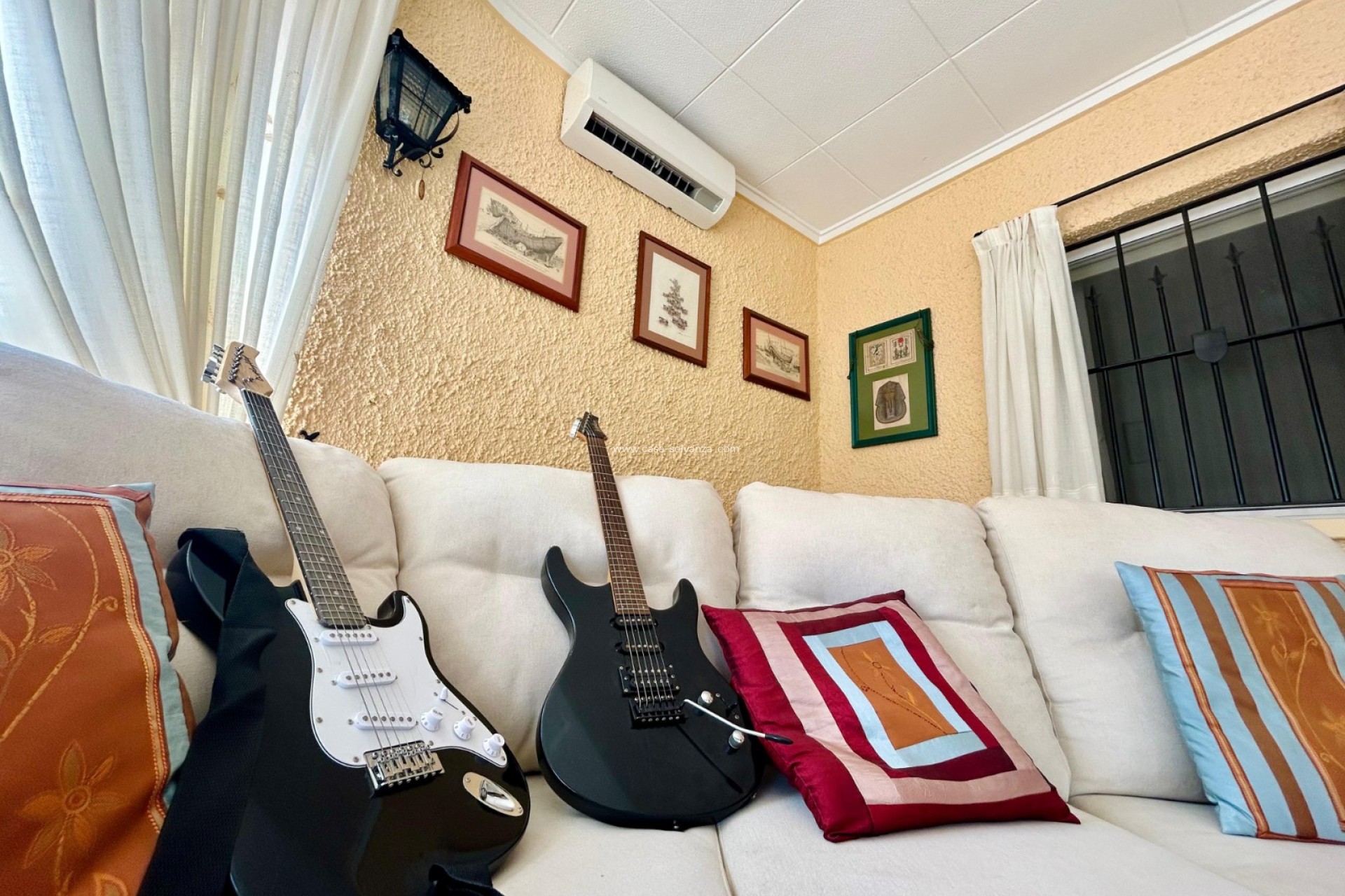 Resale - Villa - El Chaparral - Inland
