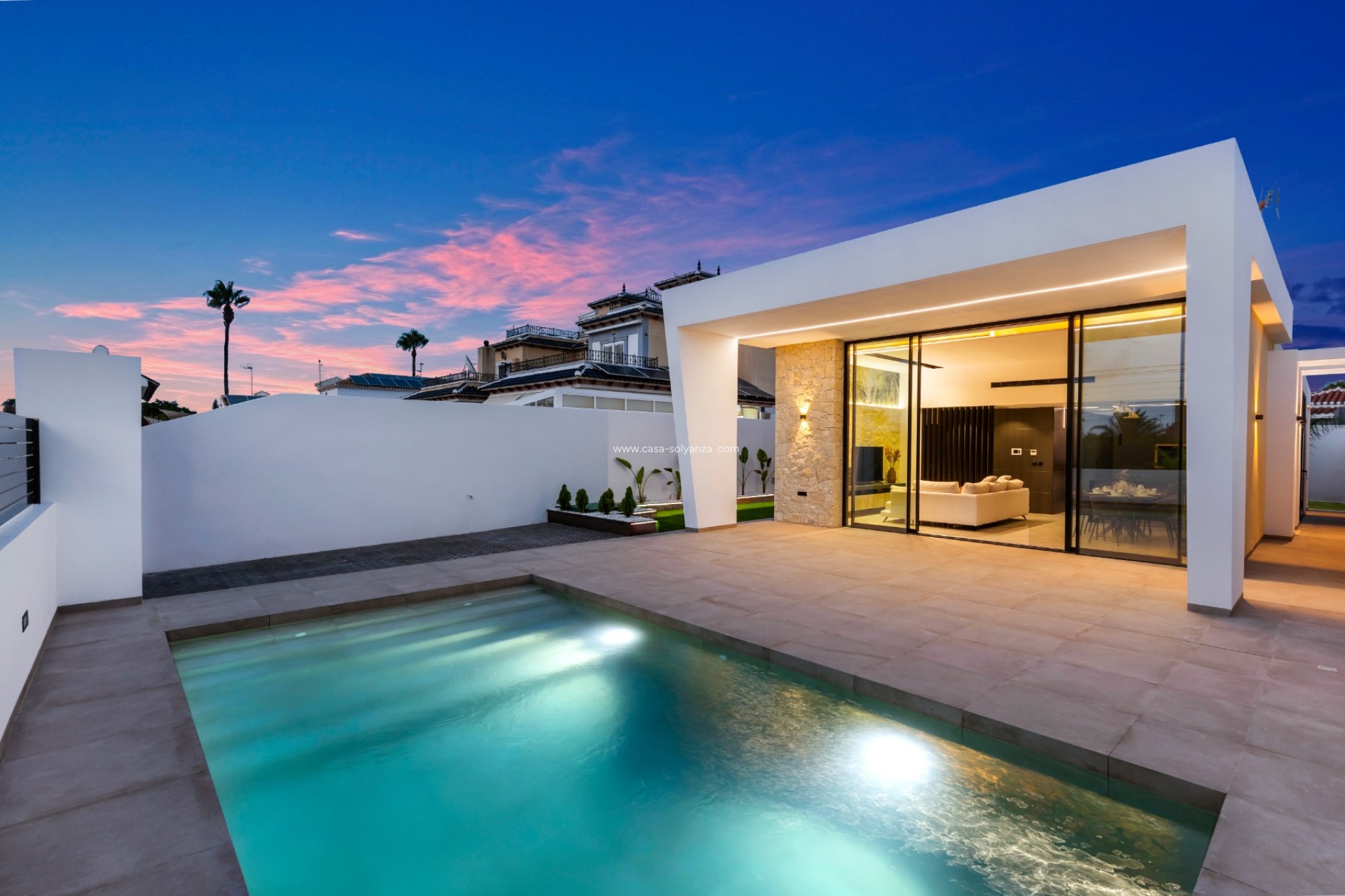 Resale - Villa - El Chaparral - Inland