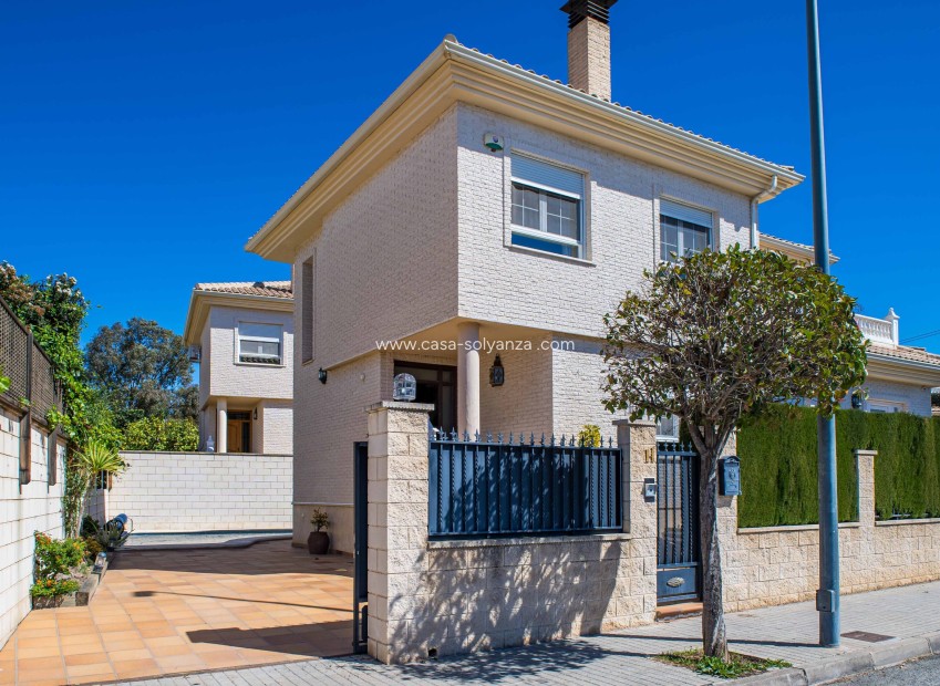 Resale - Villa - Elda
