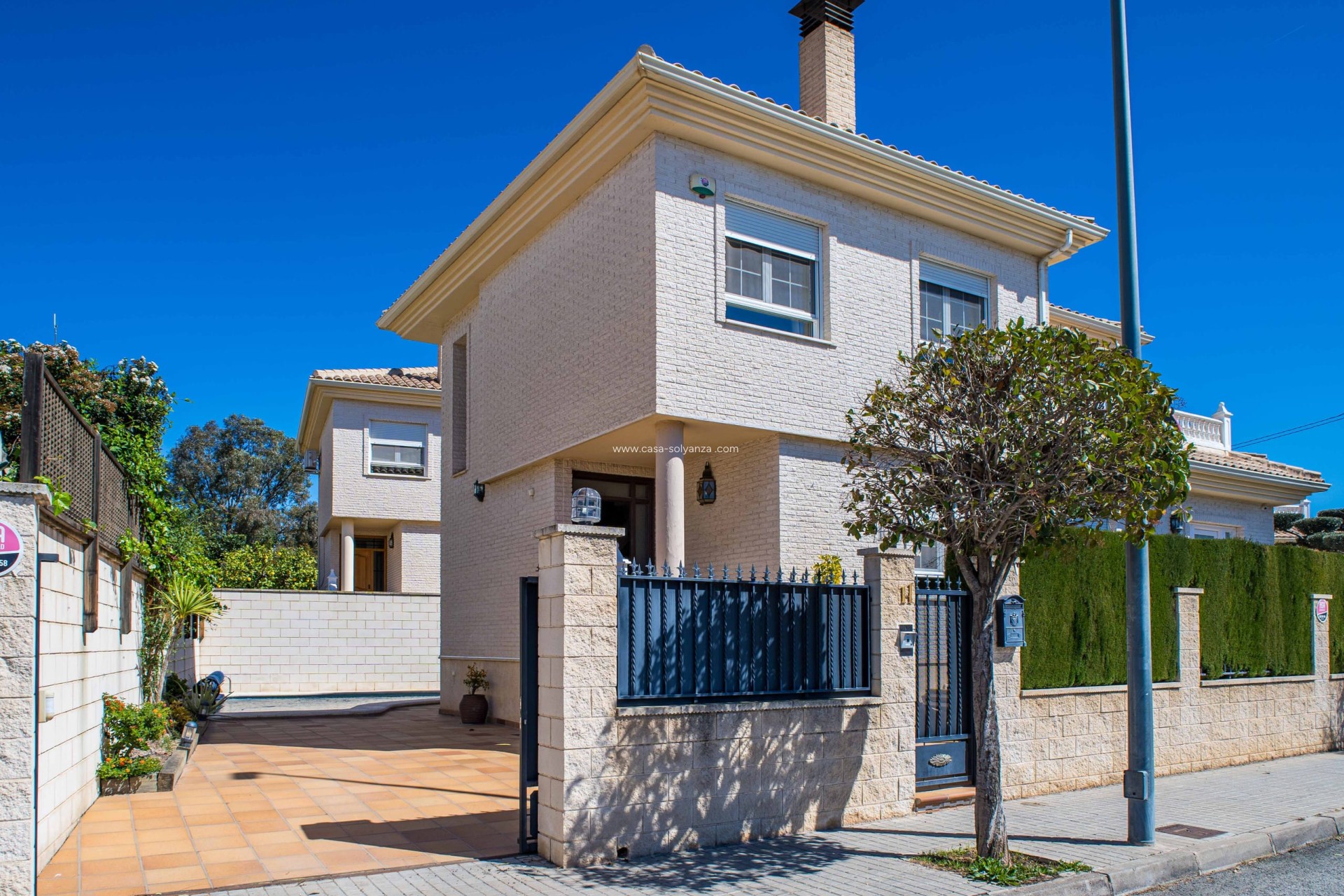 Resale - Villa - Elda