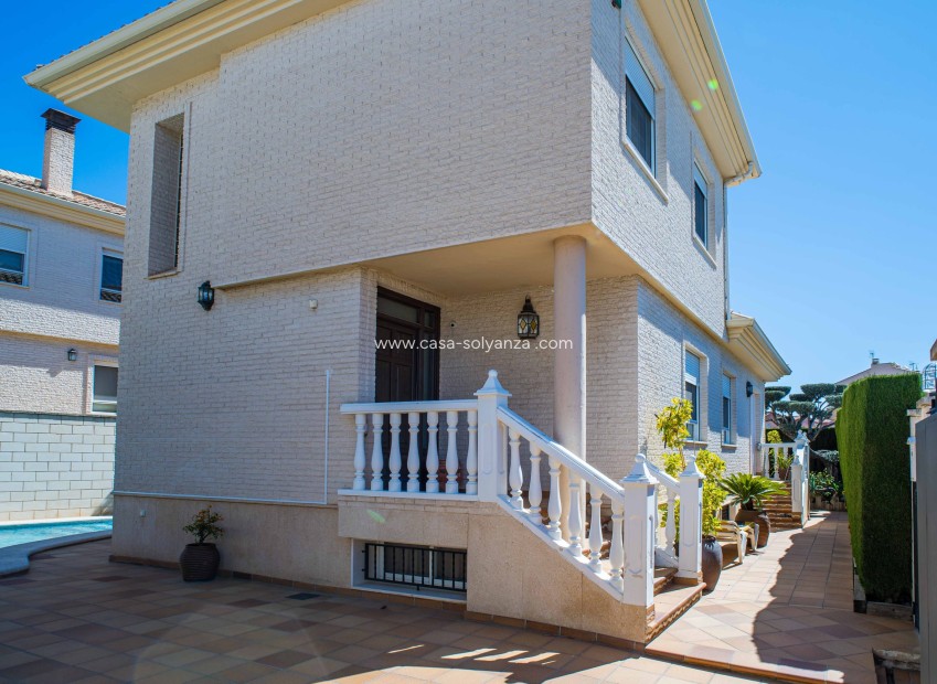 Resale - Villa - Elda