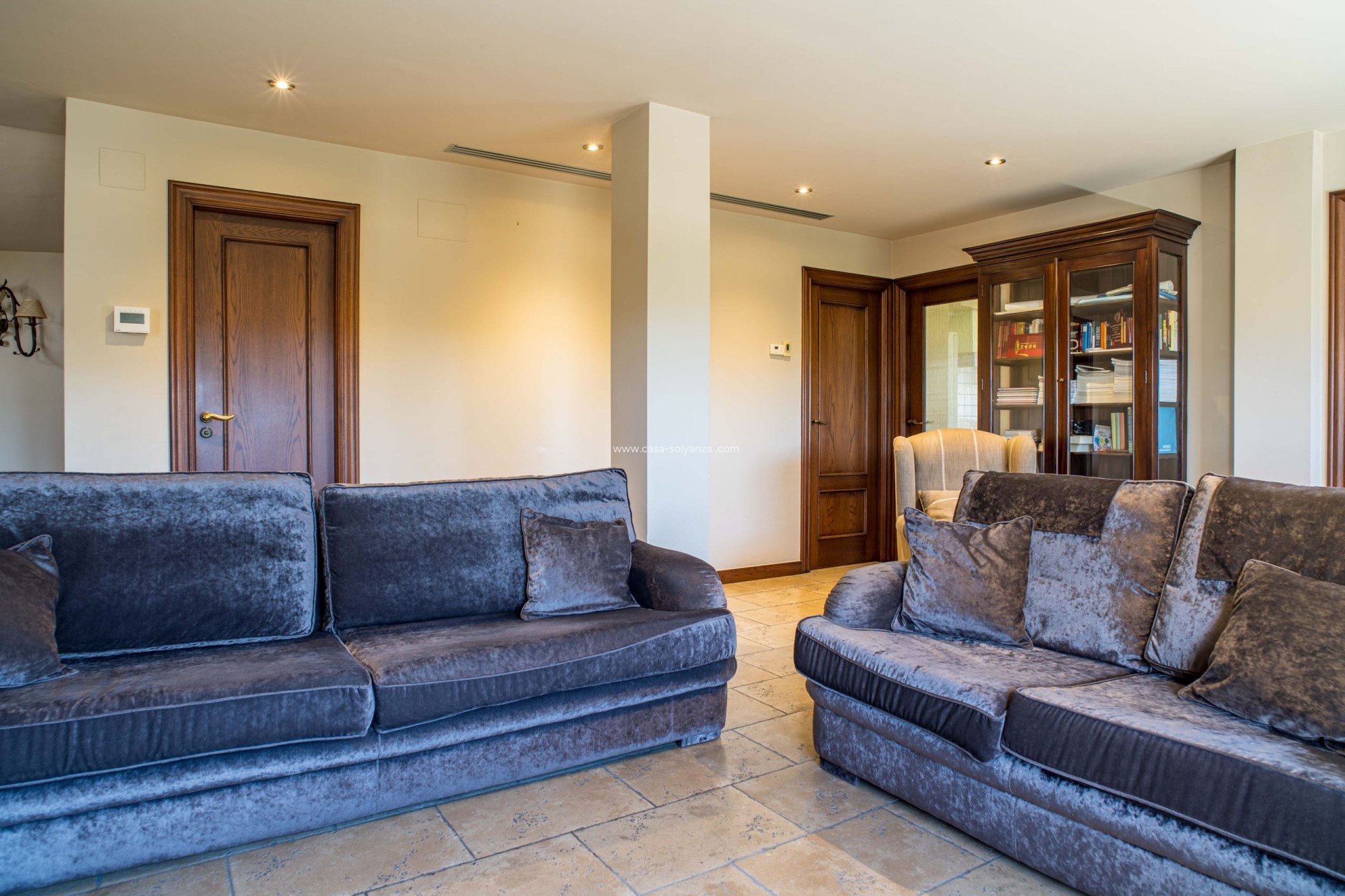 Resale - Villa - Elda