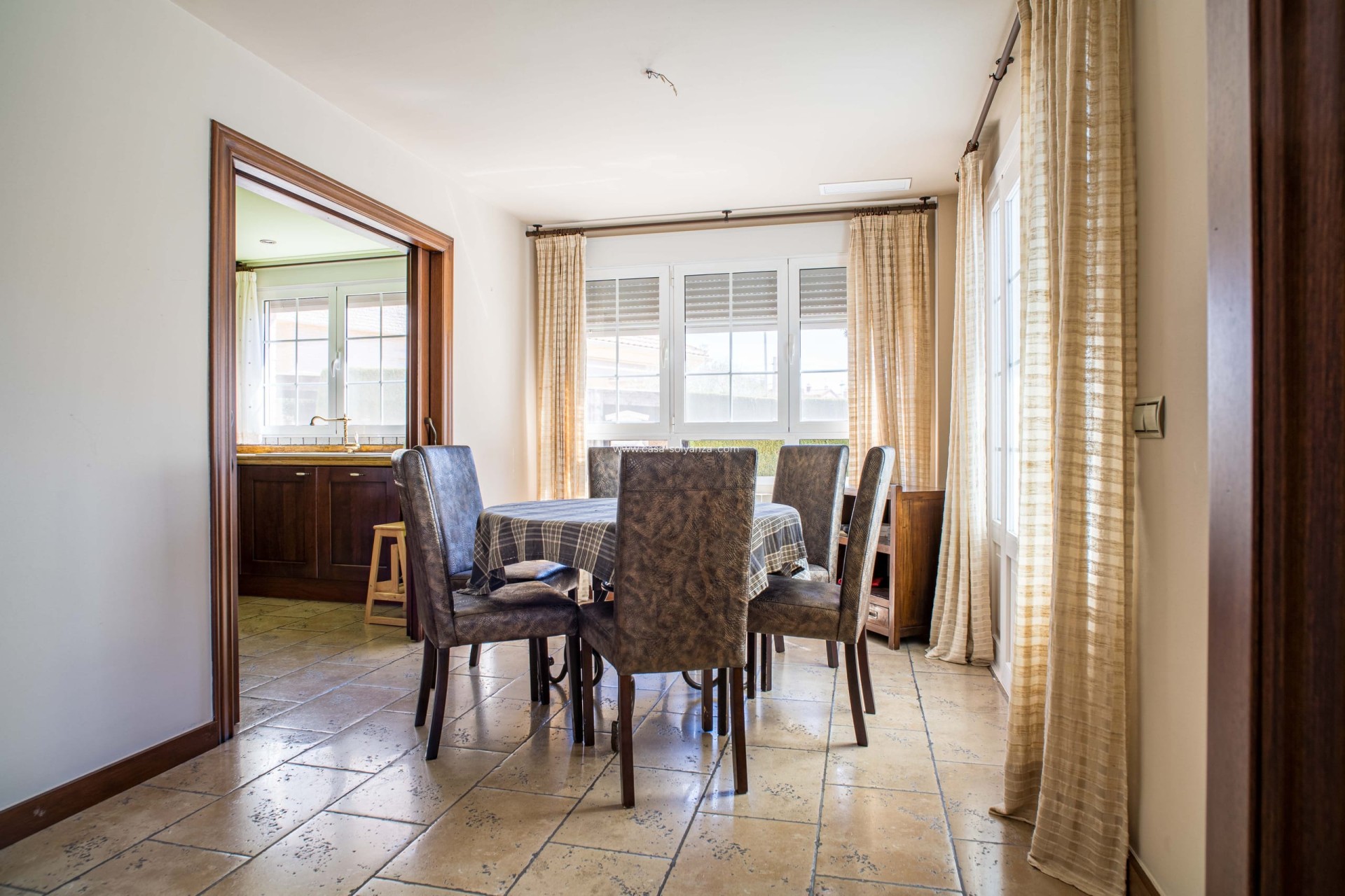 Resale - Villa - Elda