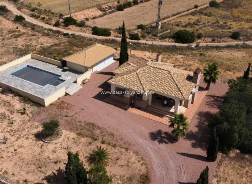 Resale - Villa - Hondón de las Nieves - Inland