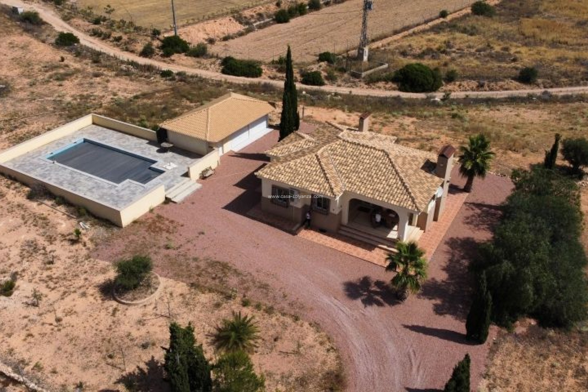 Resale - Villa - Hondón de las Nieves - Inland