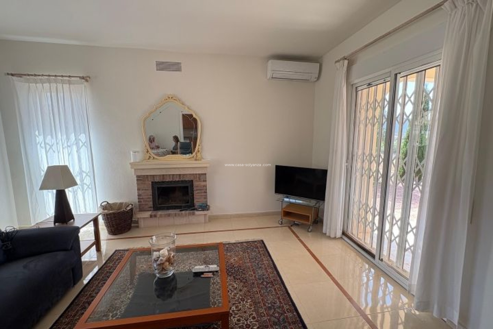 Resale - Villa - Hondón de las Nieves - Inland