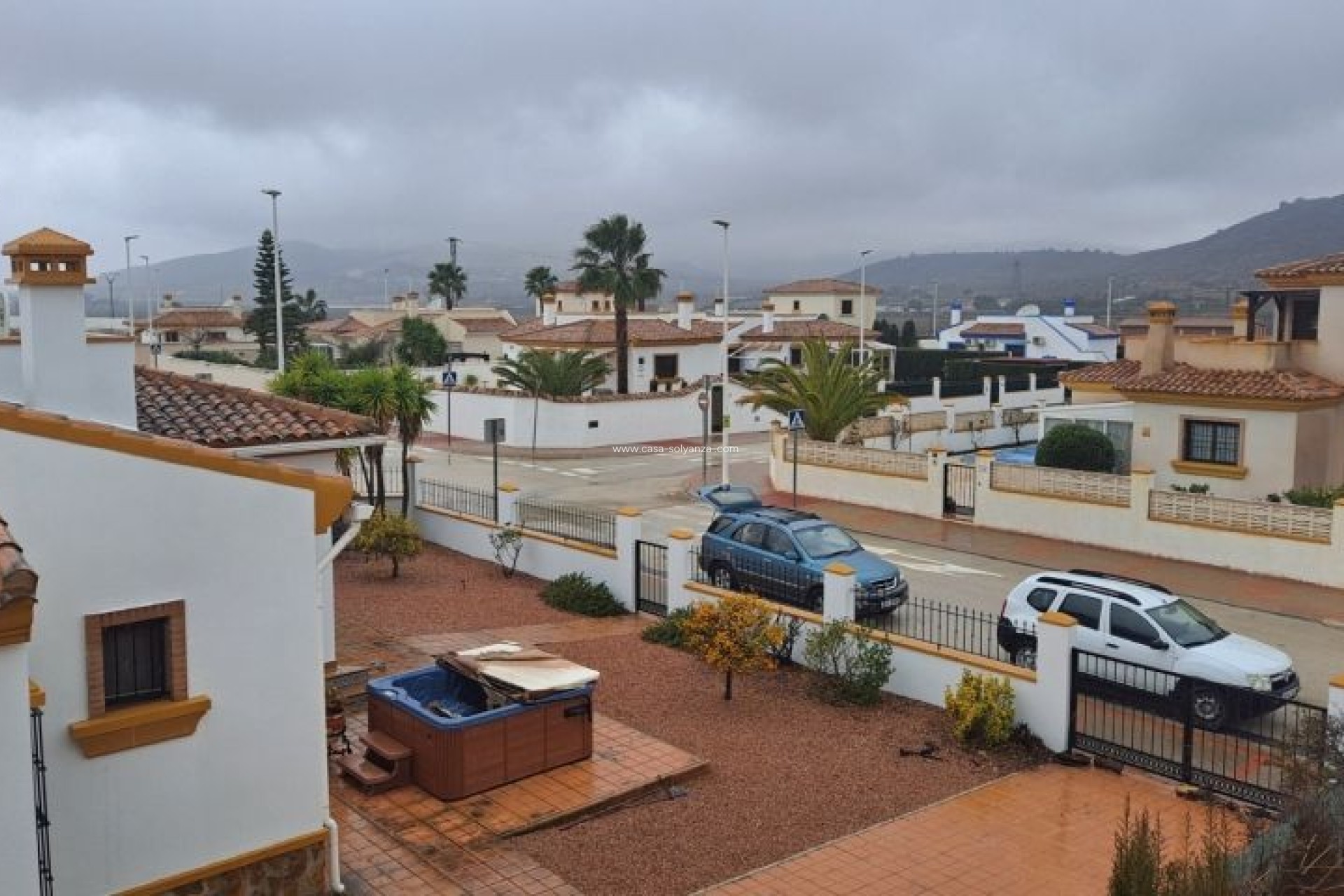 Resale - Villa - Hondón de las Nieves - Inland