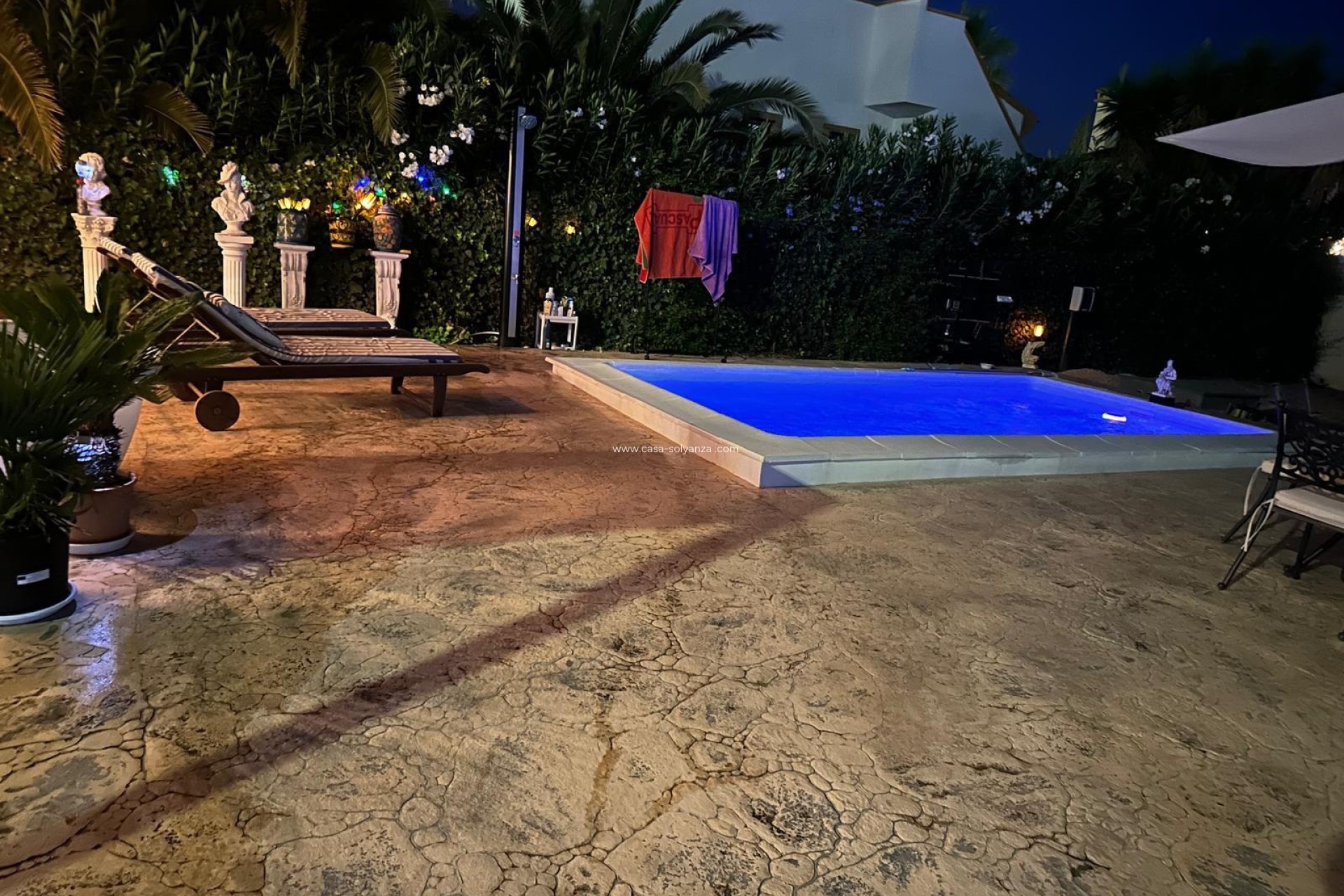 Resale - Villa - Hondón de las Nieves - Inland