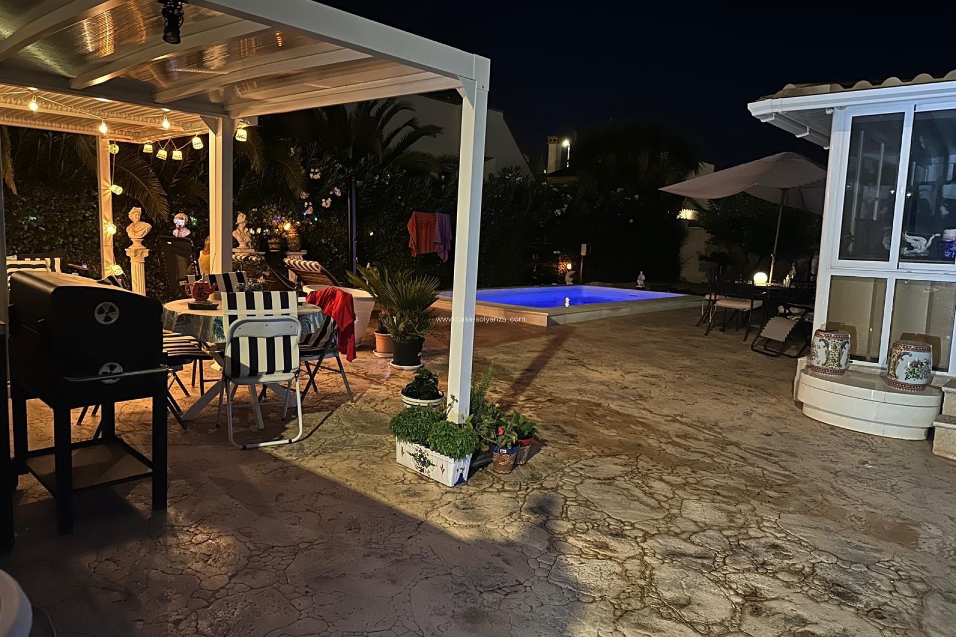 Resale - Villa - Hondón de las Nieves - Inland