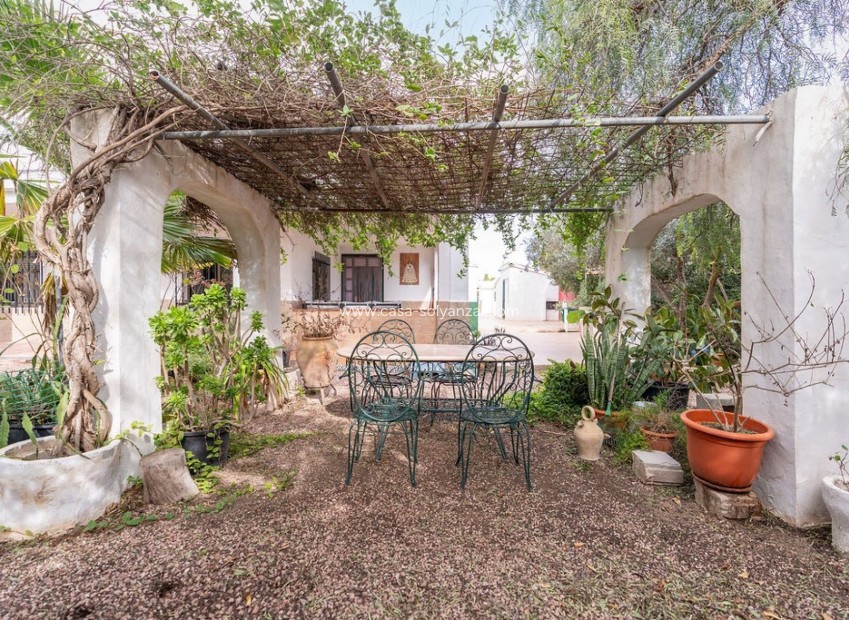 Resale - Villa - Hondón de las Nieves - Inland