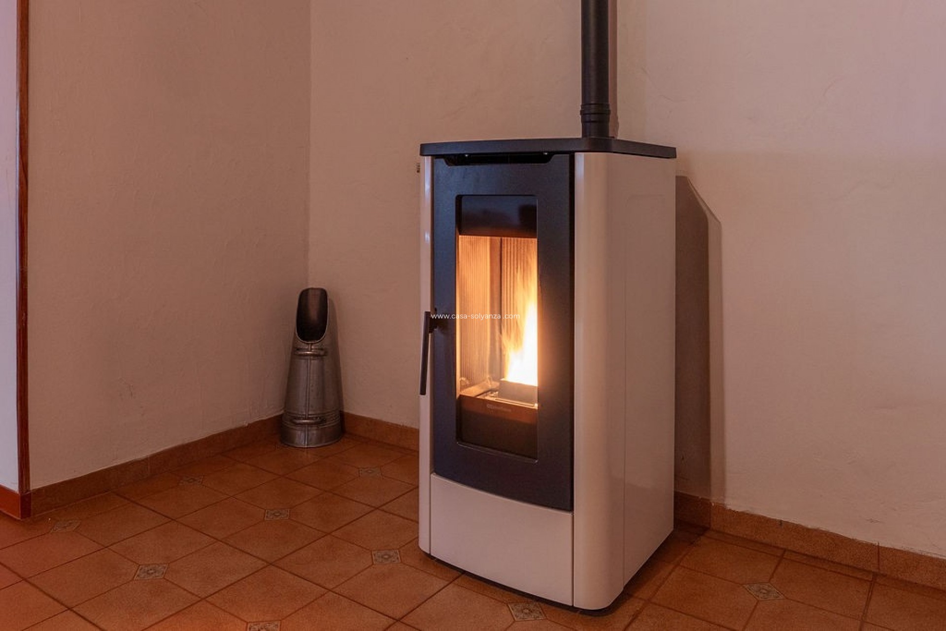 Resale - Villa - Hondón de las Nieves - Inland