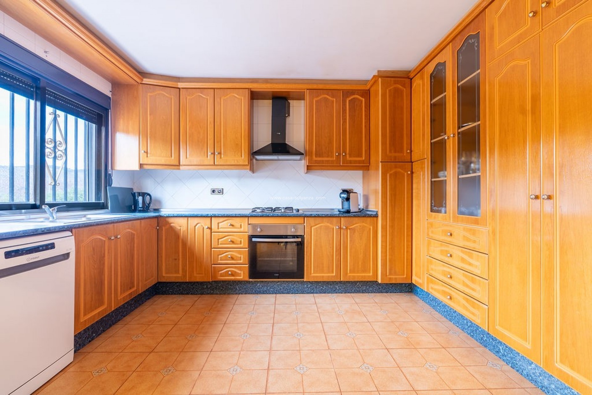 Resale - Villa - Hondón de las Nieves - Inland