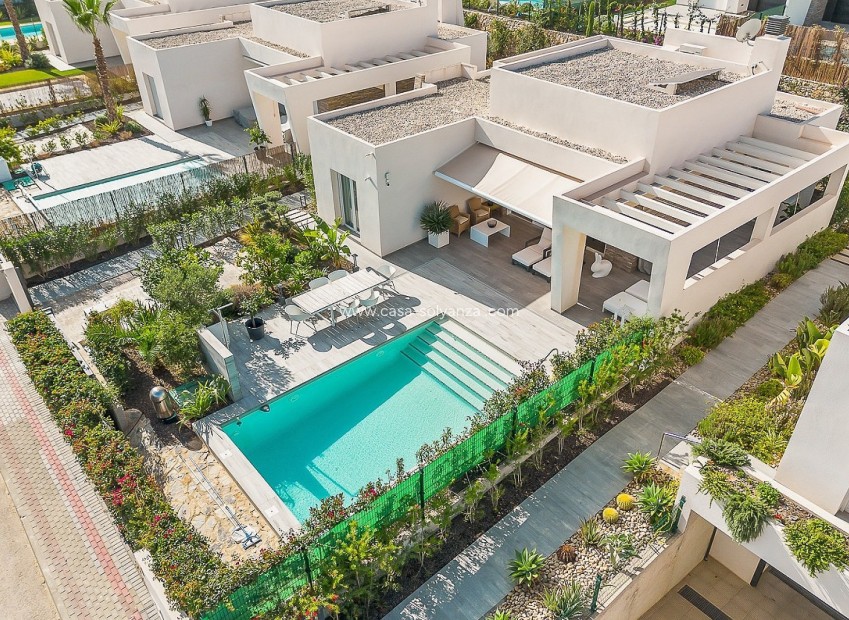 Resale - Villa - La Finca Golf - Inland