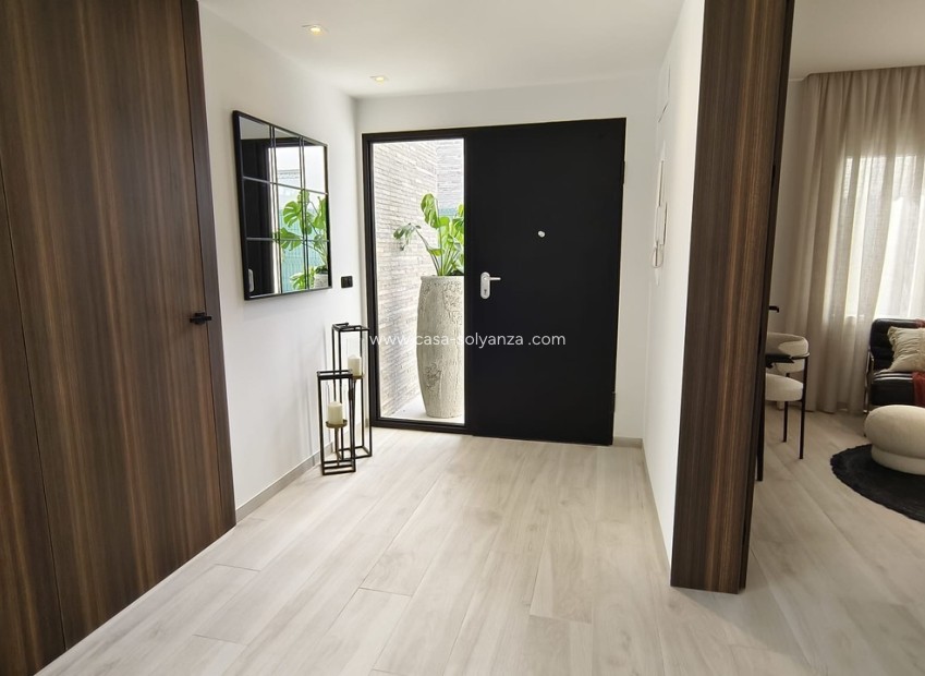 Resale - Villa - La Finca Golf - Inland