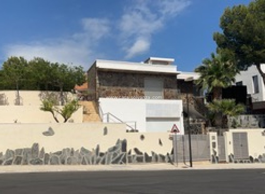 Resale - Villa - La Nucía - Costa Blanca