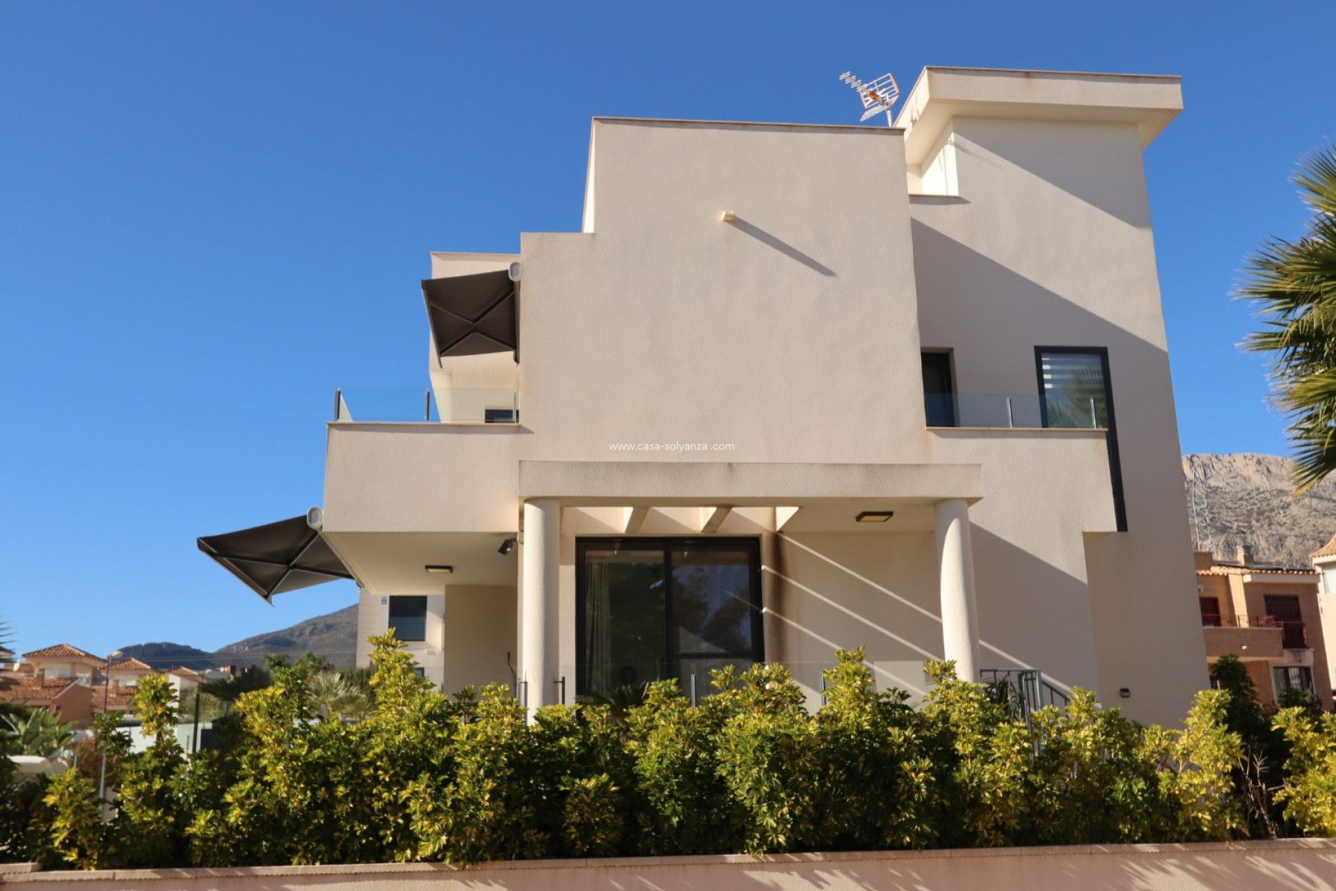 Resale - Villa - La Nucía - Costa Blanca