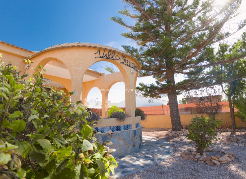 Resale - Villa - La Siesta - Costa Blanca