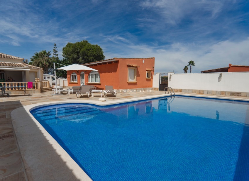 Resale - Villa - Las Heredades - Heredades