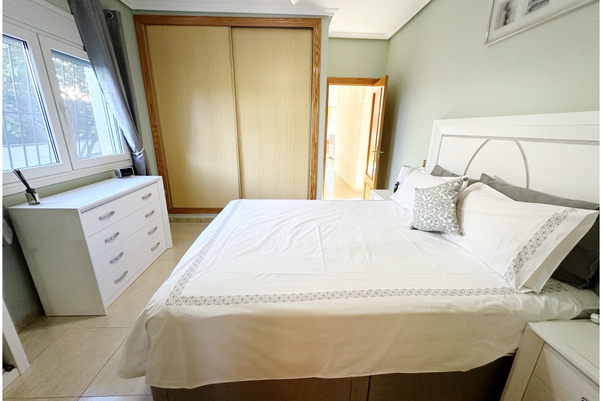 Resale - Villa - Lo Santiago - Inland